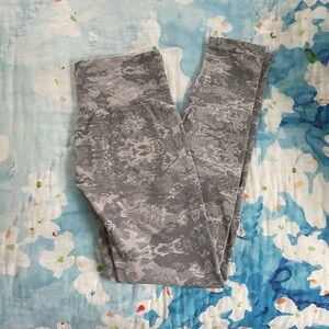 Women’s Best Camo Seamless Leggings in Grey